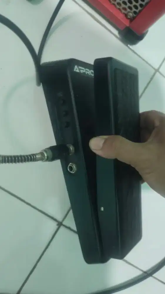 GITAR PEDAL WAH BEHRINGER HELLBABE 01 ORIGINAL