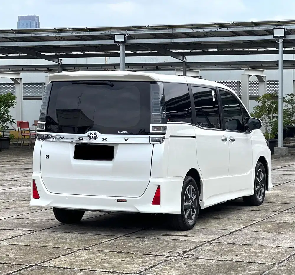 2021 Toyota Voxy 2.0 AT Bensin Putih - LOW KM