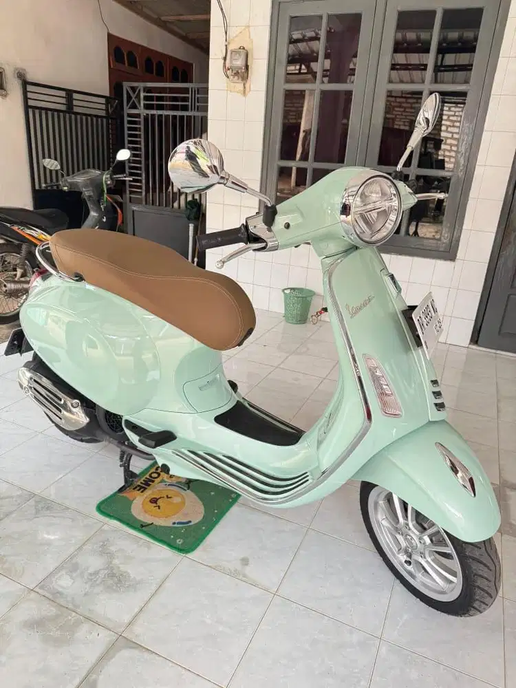 Vespa Primavera Green Relax 150cc iGet ABS like new