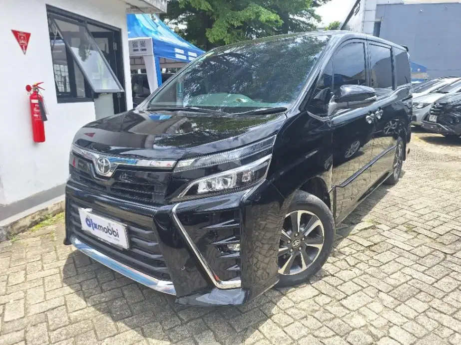 LOW DP Toyota Voxy 2.0 Bensin-AT 2019 SIB