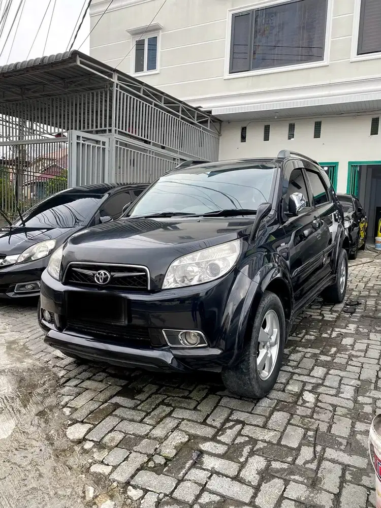 Rush S Manual 2010 Hitam