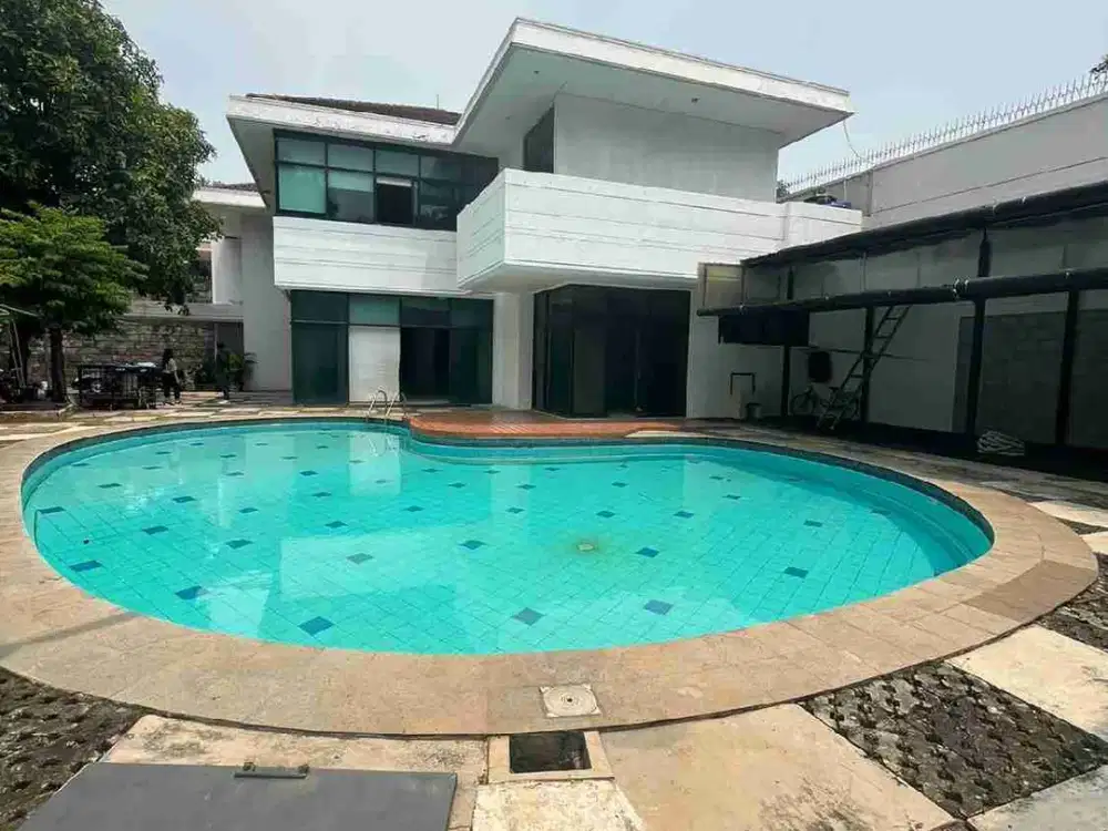 Dekat GBK, Dijual Rumah Siap Huni ada Kolam Renang di Permata Hijau Jakarta Selatan