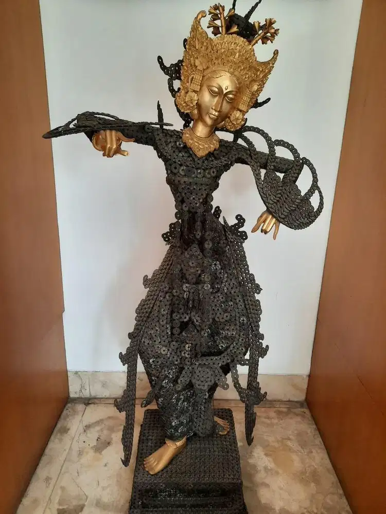 Patung Artistik Ekslusif Coin - Penari Bali