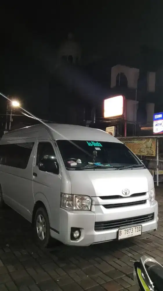 Toyota hiace commuter 2017