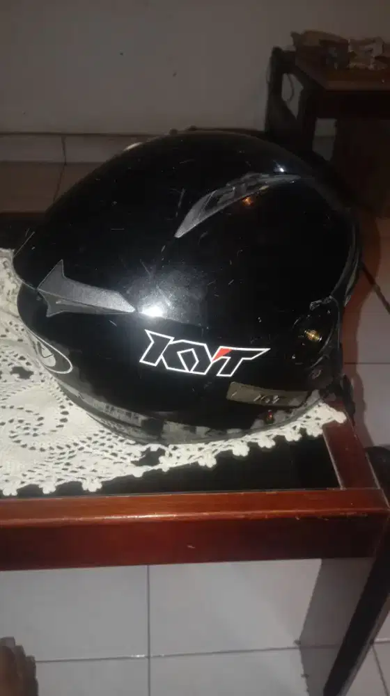 Helm KYT half face bahan