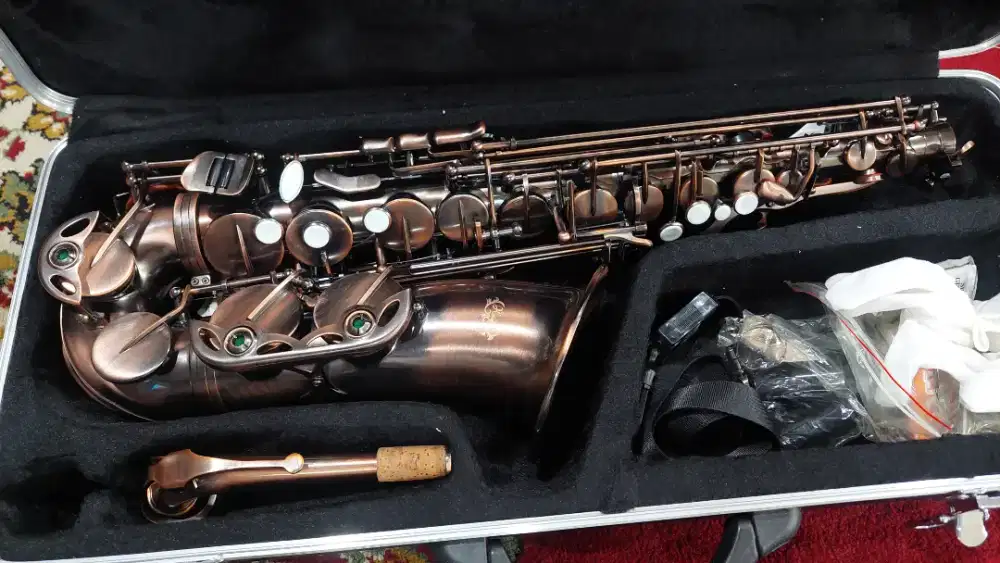 Alto Saxophone Knight