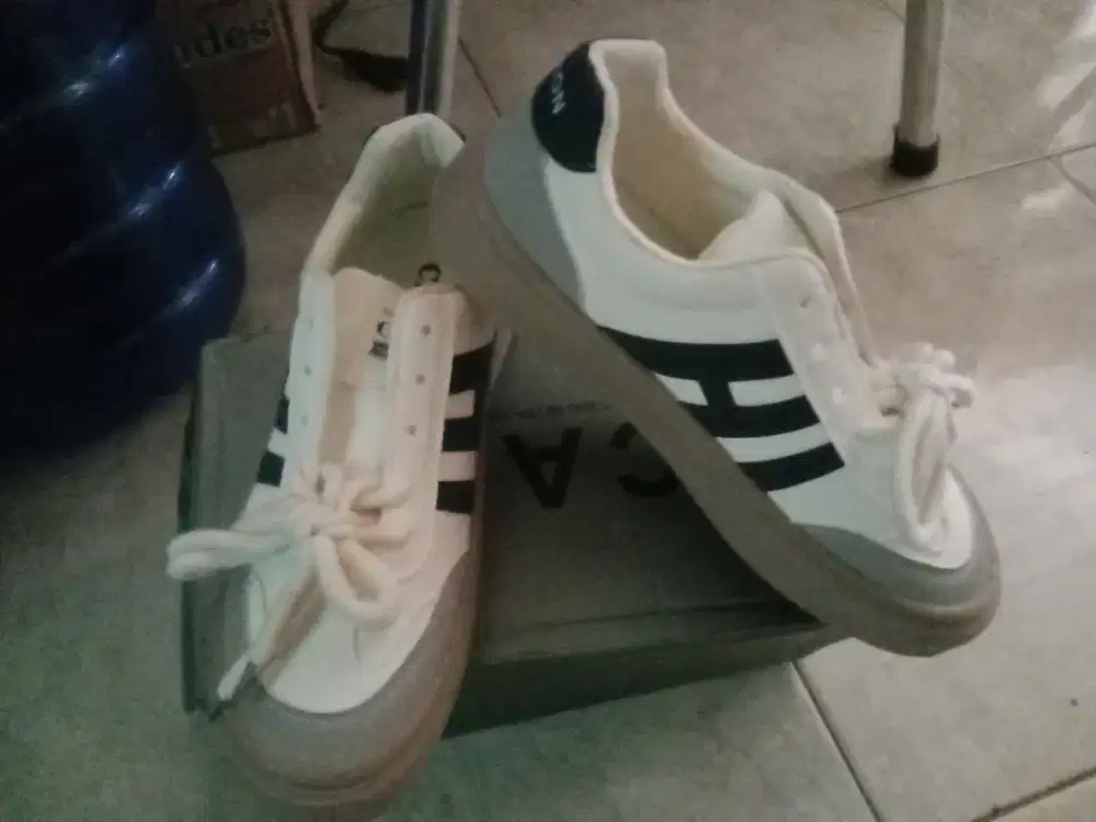 Di jual sepatu size 40-41 cowo-cewe BARU
