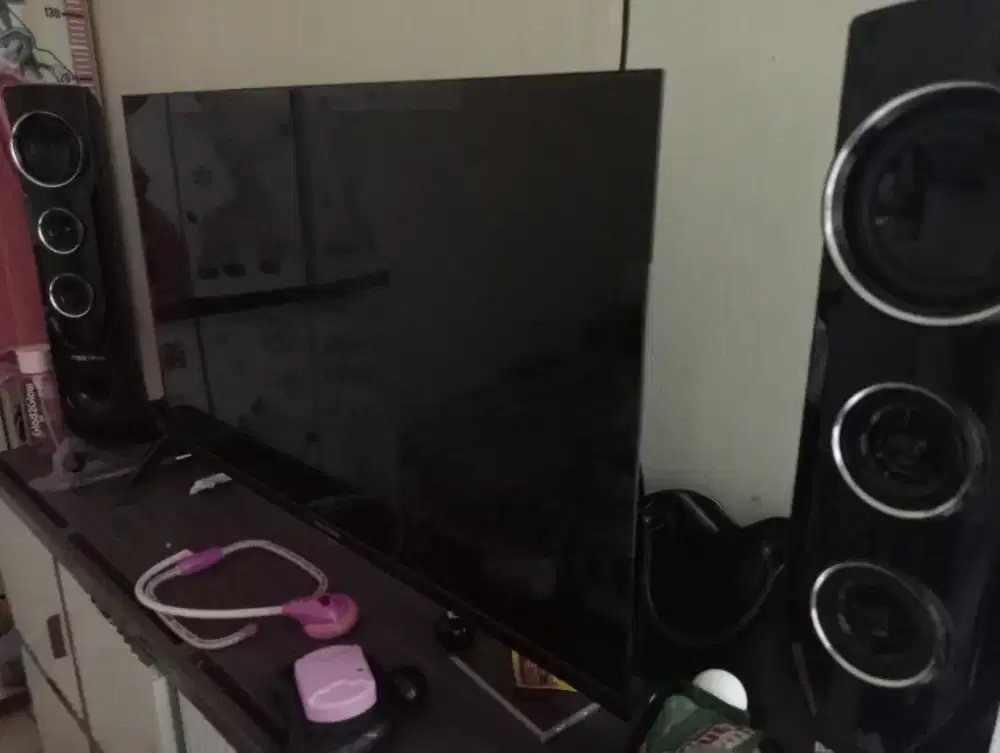 Google tv Polytron 32inc speaker tower