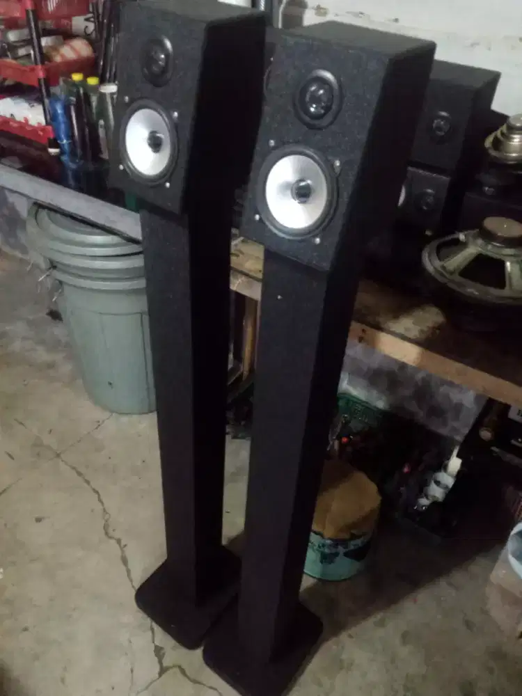 Speaker Flour Standing 4