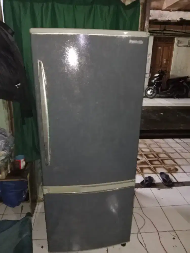 kulkas 2 pintu merk panasonic
