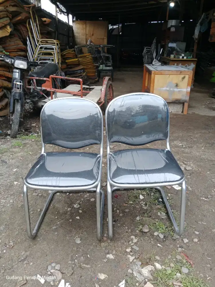 Kursi Kantor Hadap Kaki Besi Merk Chitose