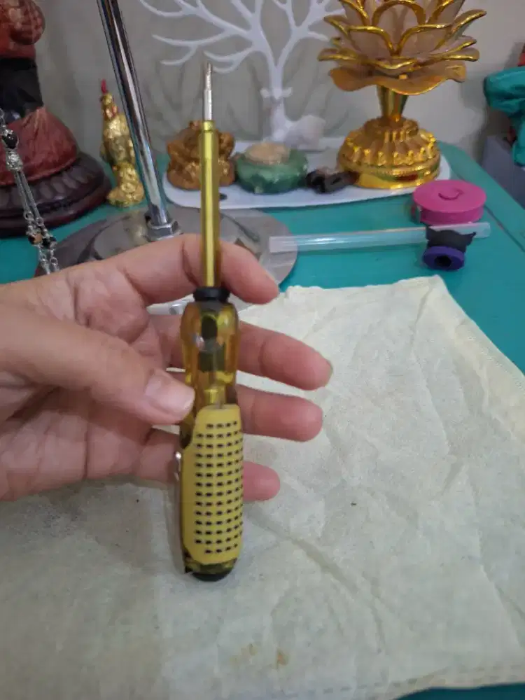 Obeng tespen listrik 
Bola balik warna kuning 
Limited edition 
Barang