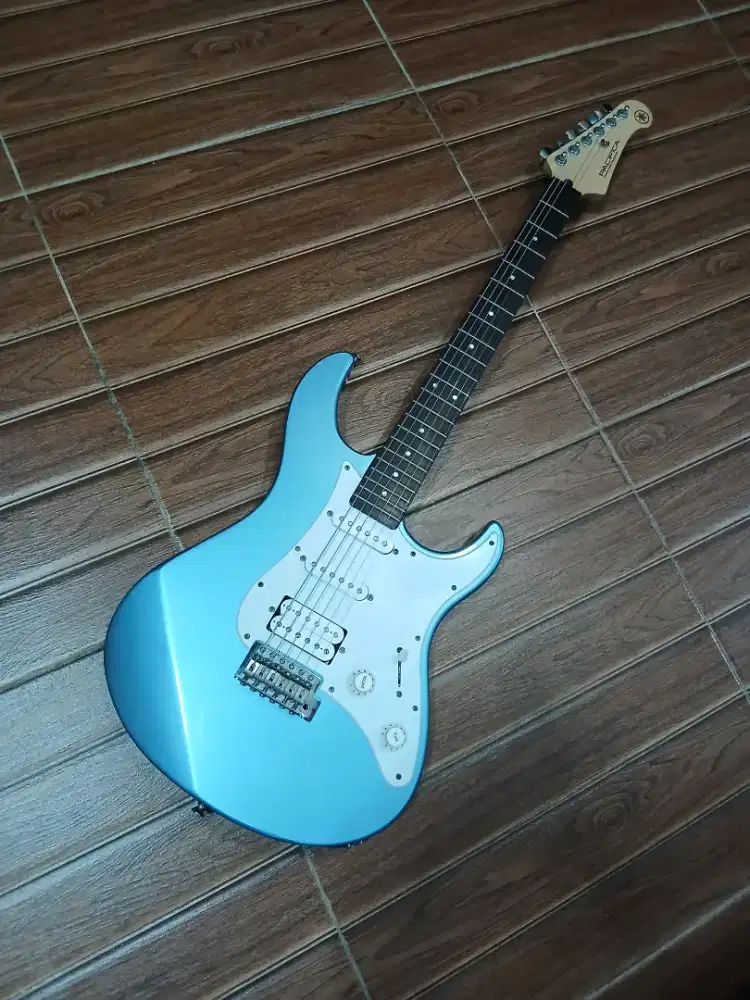 Gitar Yamaha Pacifica pac 112j