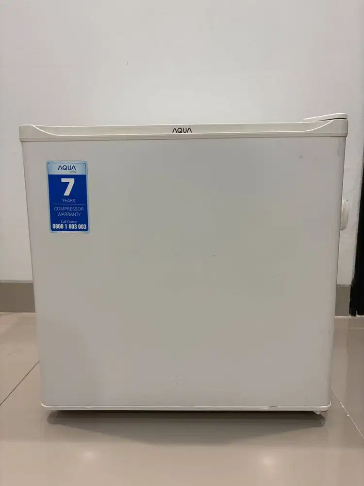 Dijual kulkas mini merk AQUA/SANYO cocok untuk kosan atau keluarga