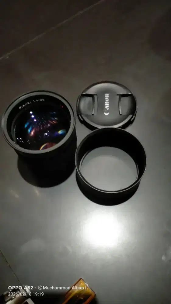 Lensa manual 85mm carlzeiss planar 1,4/85 T* + hood + mounting