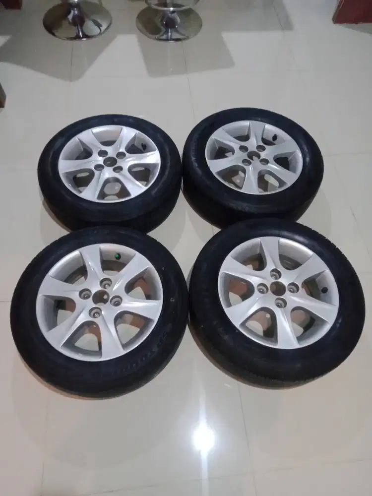 Velg bawaan Daihatsu Sirion R14