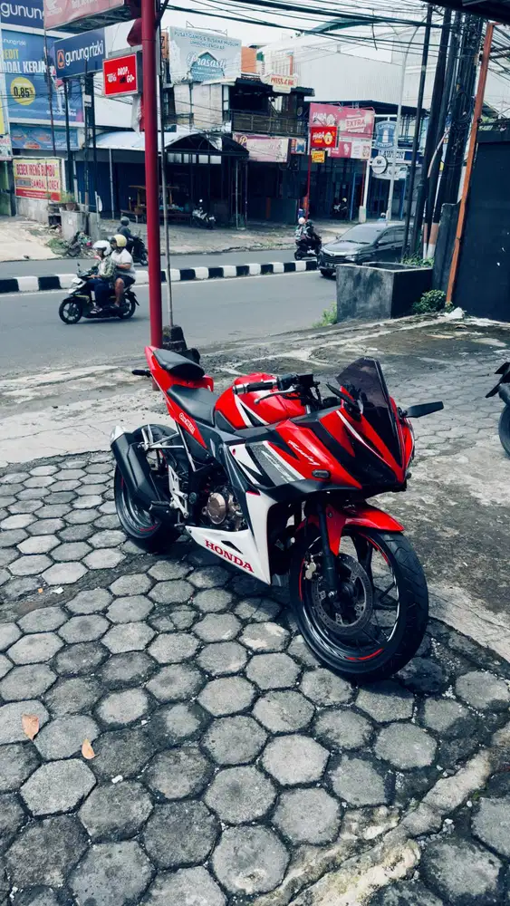 Honda CBR 150R 2017 – Full Ori, Surat Lengkap, Terawat