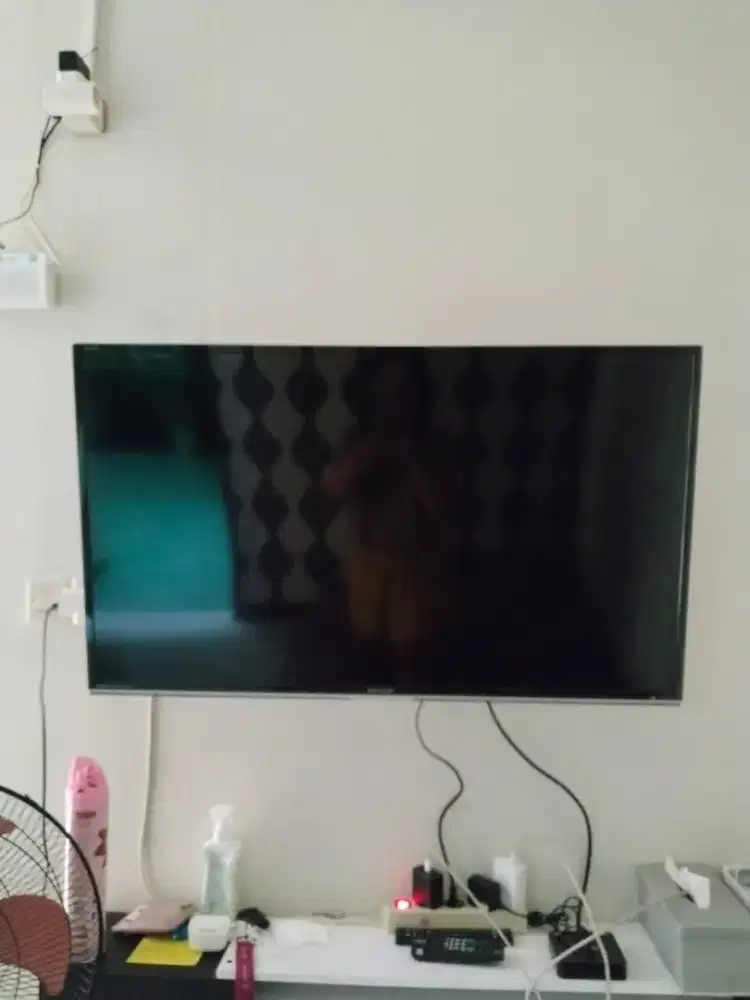 TV Sharp LED 40' analog layar mati