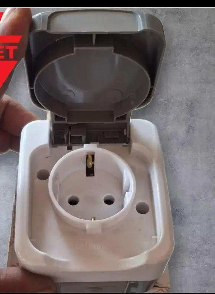 Broco Heavy Duty Single Socket Outlet 2151