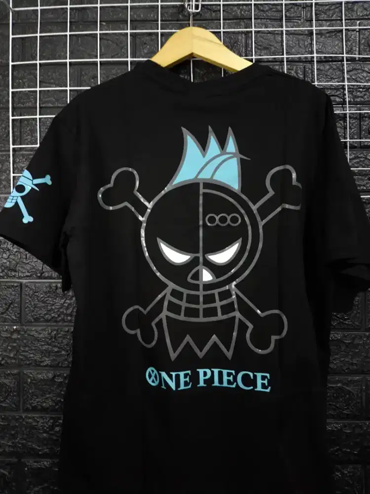 T-shirt Bershka x one piece size XL