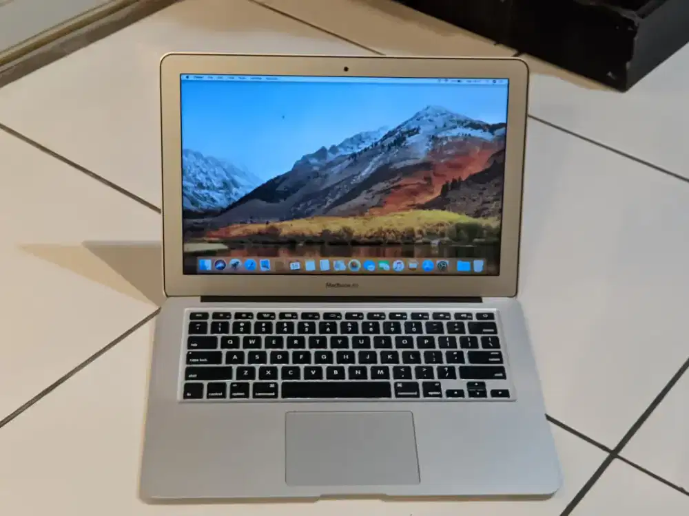 MacBook Air 2017 Core i5 Ram 8 GB SSD 128 GB