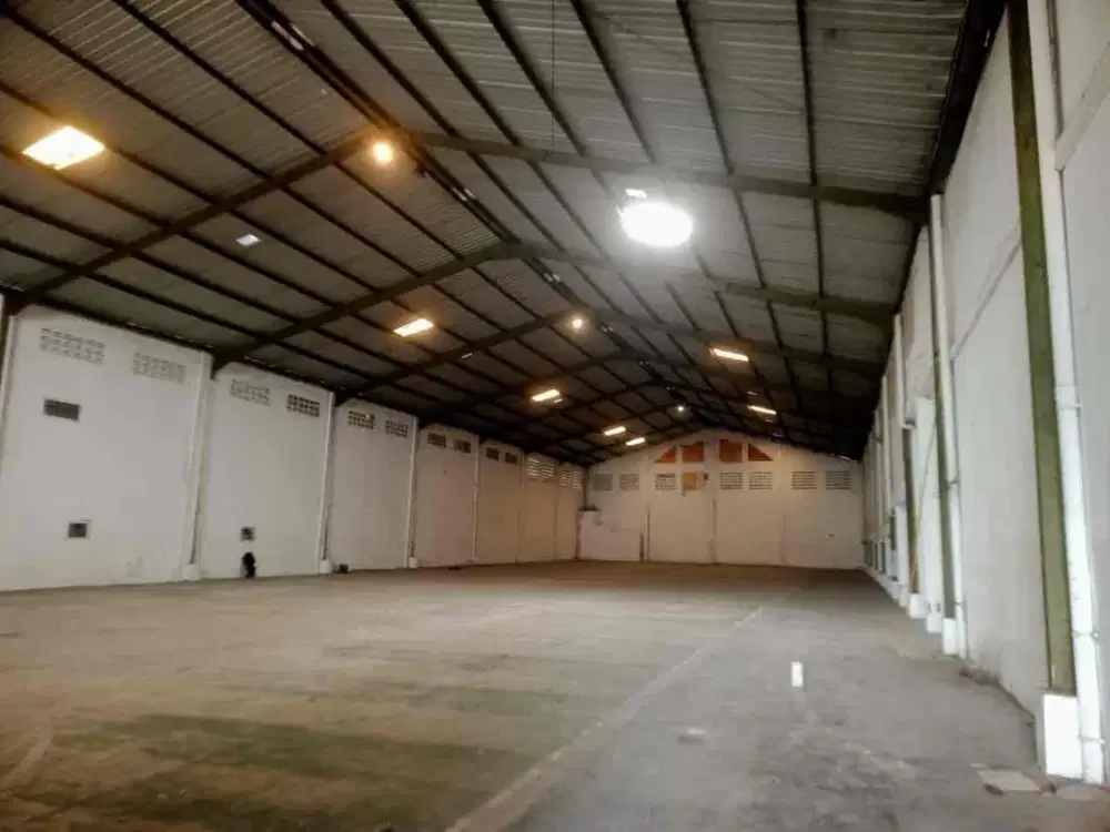 Gudang  strategis mangku jalan propinsi