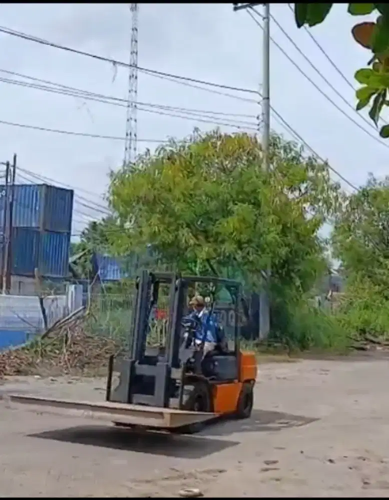 Dijual Forklift 3 TON komatsu thn 2000