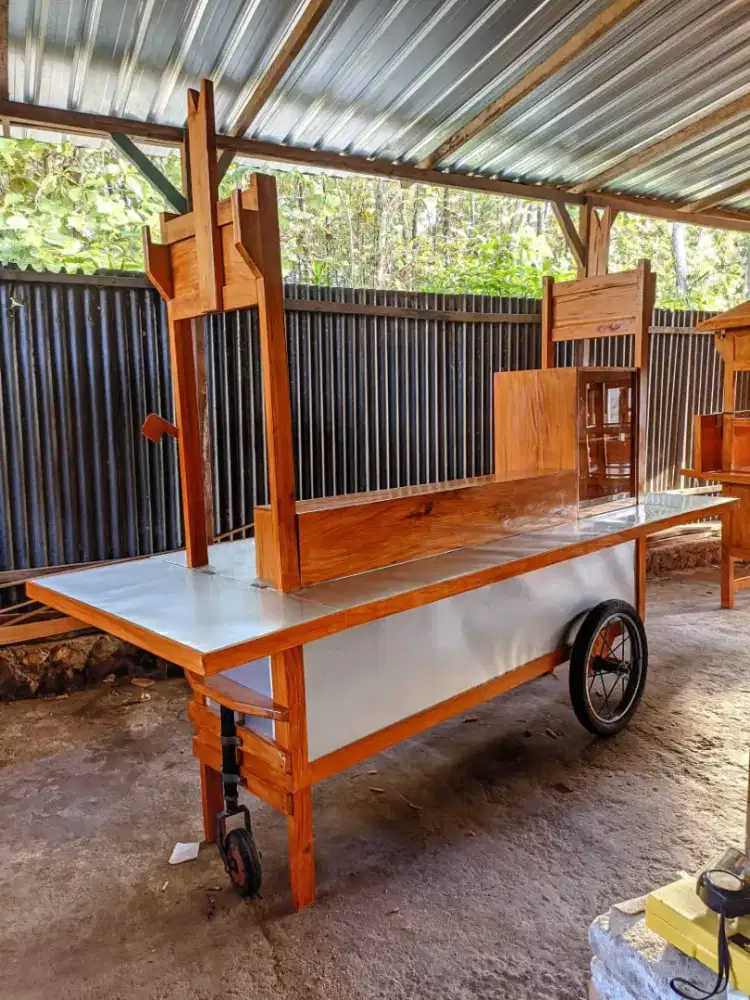 Gerobak Pecel lele, Angkringan, Nasi goreng, Mie ayam, Roti bakar