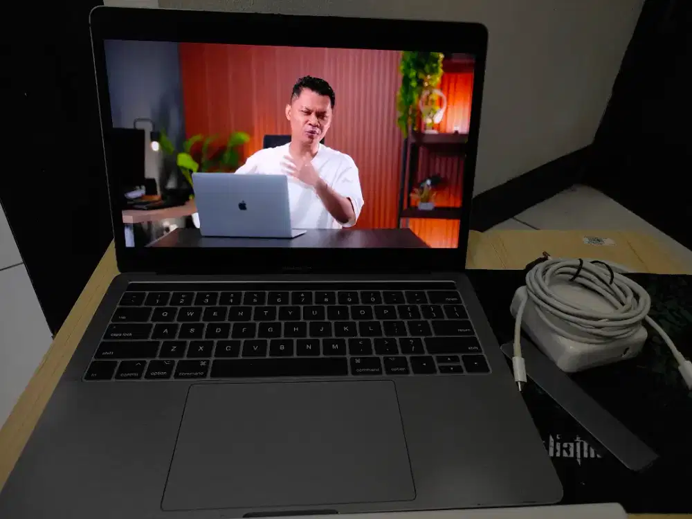 Macbook pro 2016/2017 16/512gb