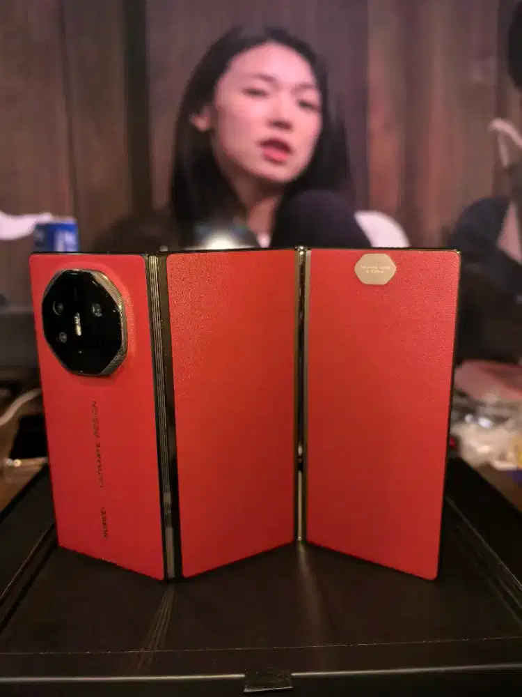 Huawei Mate XT 16/1Tb garansi resmi