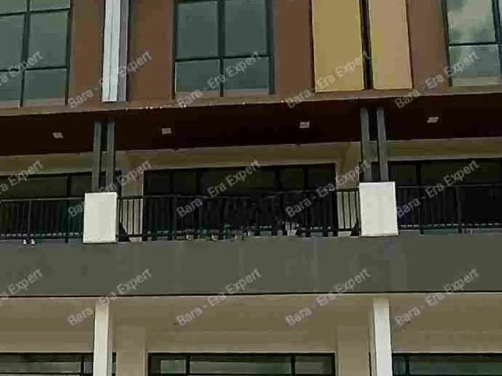 Disewakan ruko baru 4 lantai di pinggir jalan besar. Strategis di Summarecon Crown Gading