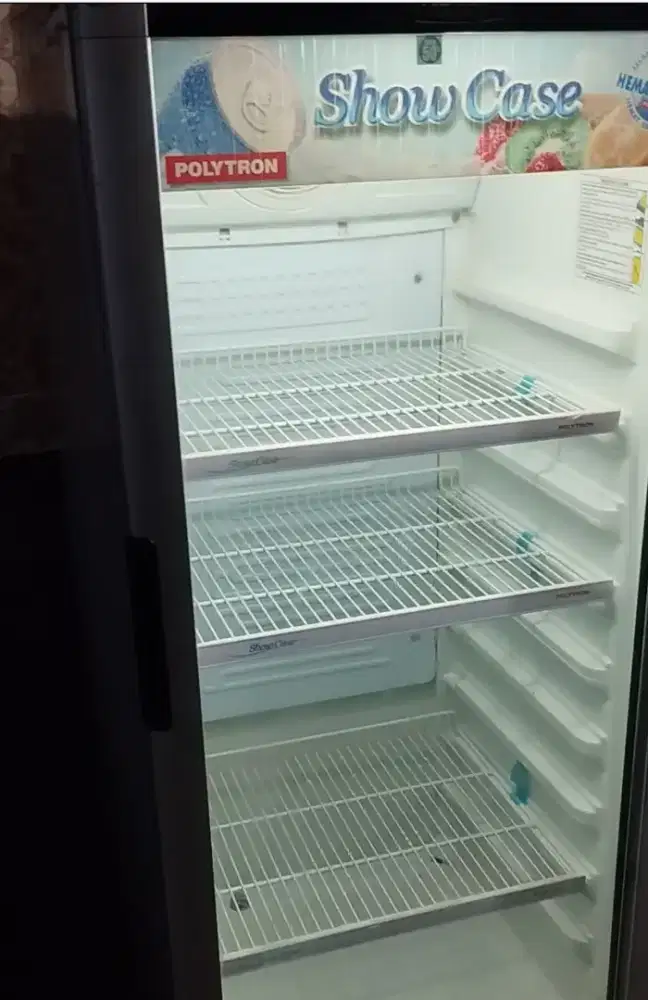 Show case pendingin minuman merk POLYTRON