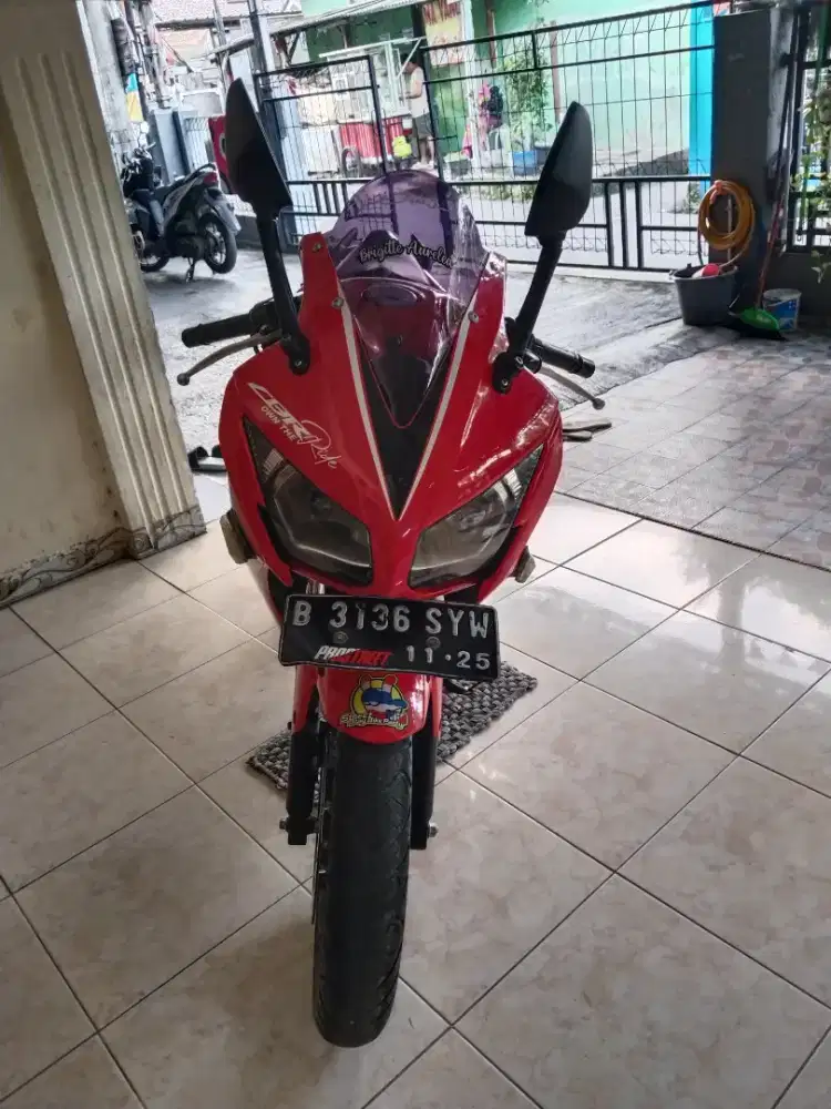 Bissmillah dijual motor Honda CBR 150cc 2015
