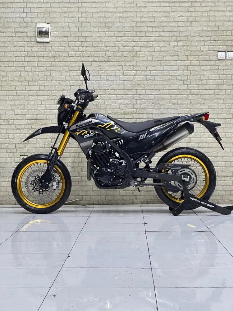KAWASAKI KLX 230 SM 2022 - Chintia Mustika