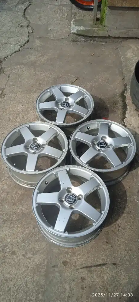 Oem Suzuki aerio r15 pcd 4x100