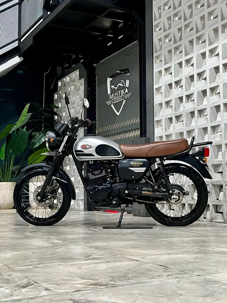 KAWASAKI W175 SE 2019 - Chintia Mustika