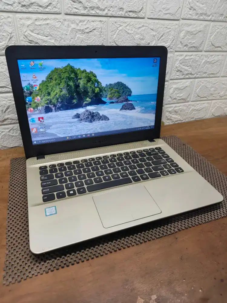 Asus X441UA intel Core i3 Gen-7 (8/240gb) 14 inch Mulus NORMAL