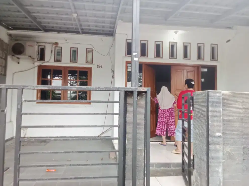 RUMAH DISEWAKAN BANYUMANIK 2 LANTAI 3 KAMAR TIDUR