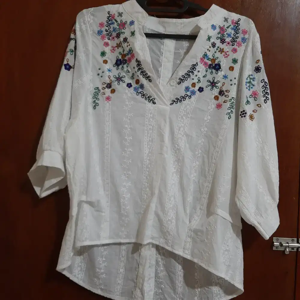 Atasan putih bordir