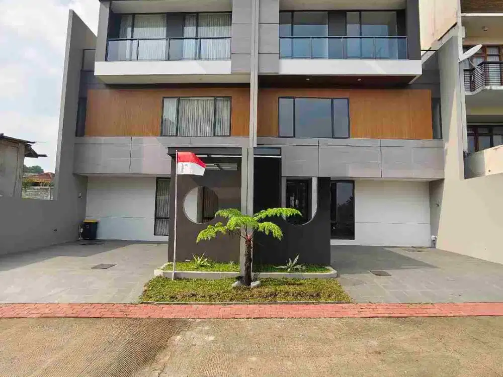 Rumah Mewah ada kolam renang di Setraduta Lavida Bandung Utara