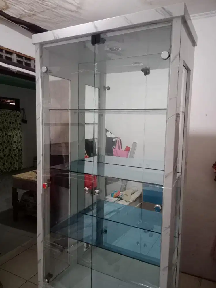 Dijual Lemari Kaca Hias 2 Pintu