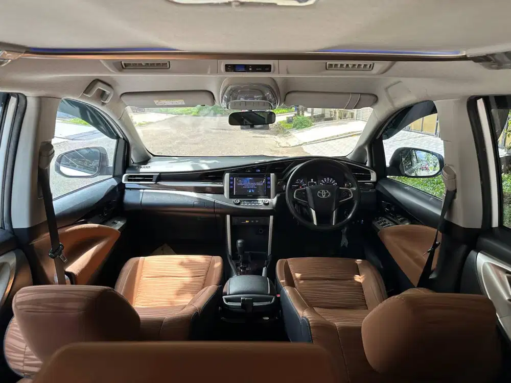 Toyota Innova 2.4 V AT 2019 Super White