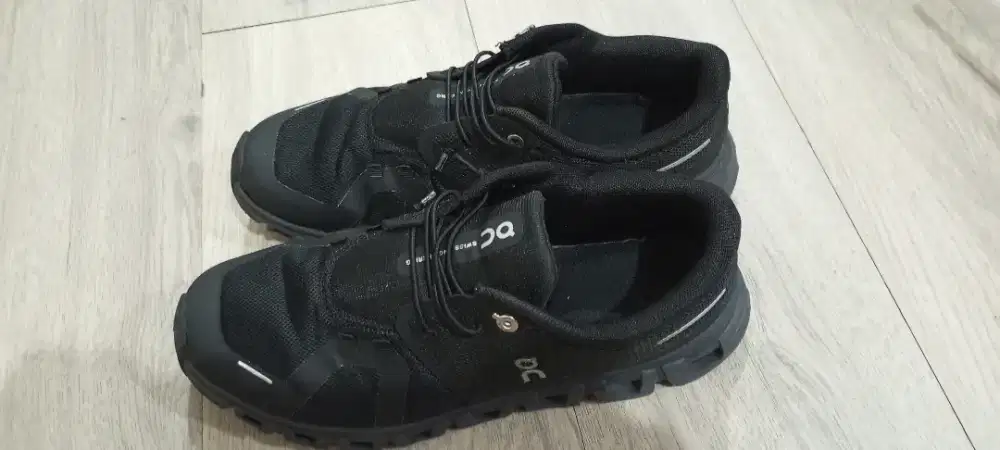 DIJUAL SEPATU ON Cloud masih ok bgt ukuran 42