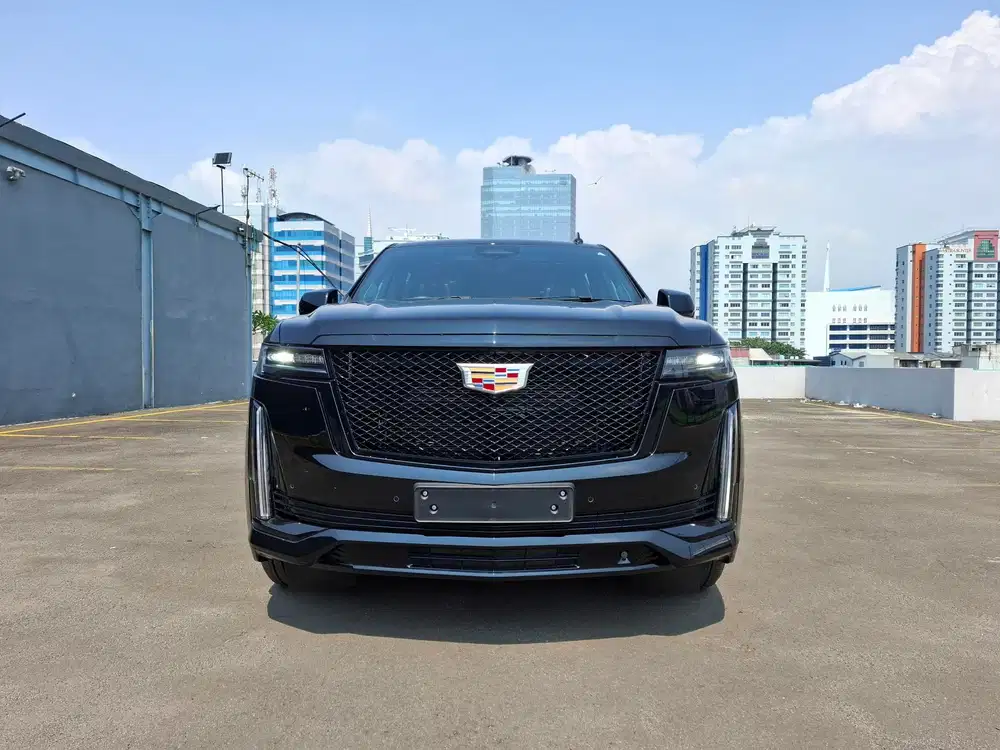 2026 New Cadillac Escalade ESV  Sport Captain Seat