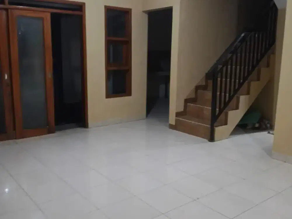 Rumah Siap Huni Disewakan di Kiara Sari Buah Batu dkt Soekarno Hatta