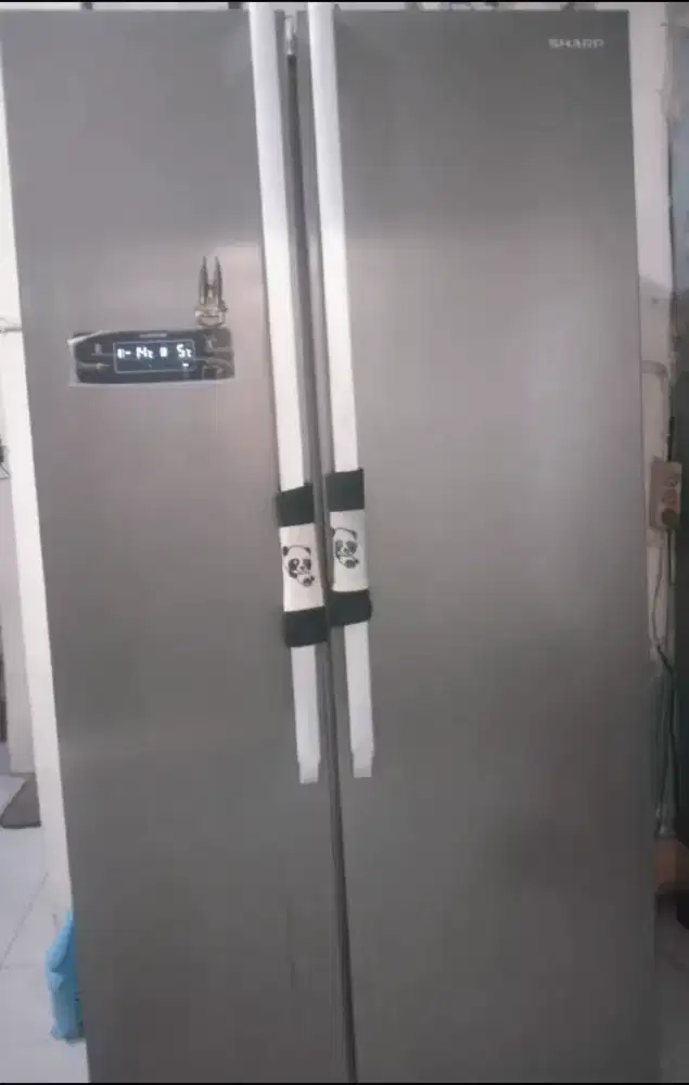 Dijual kulkas merk Sharp side by side SJ-IS60M-SL kondisi mulus