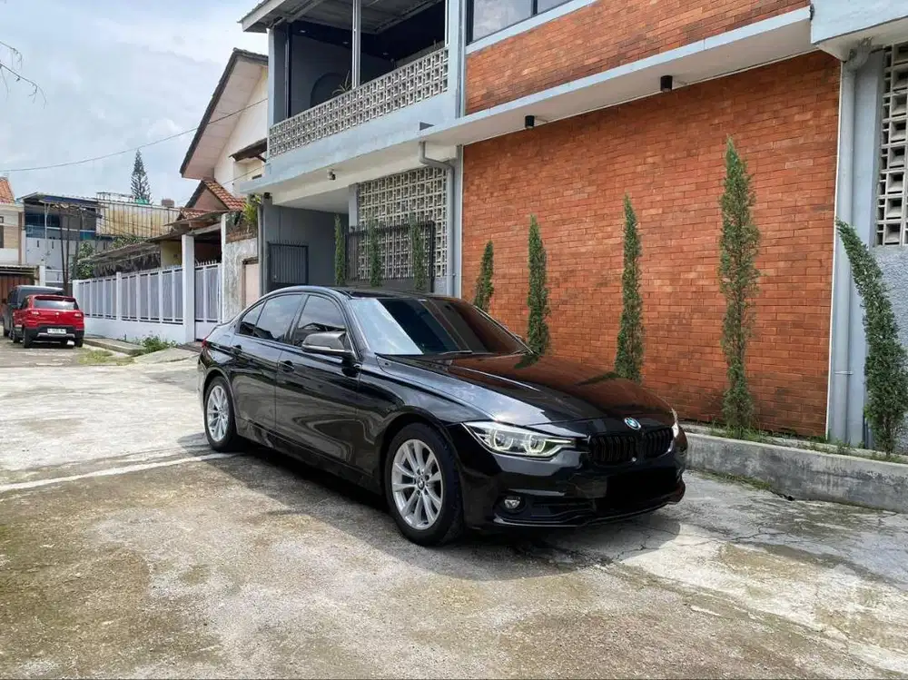 BMW 320i F30 Facelift matic 2017 Black || 2018 2016