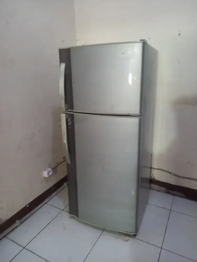 Jual aja ni kulkas 2 pintu nego