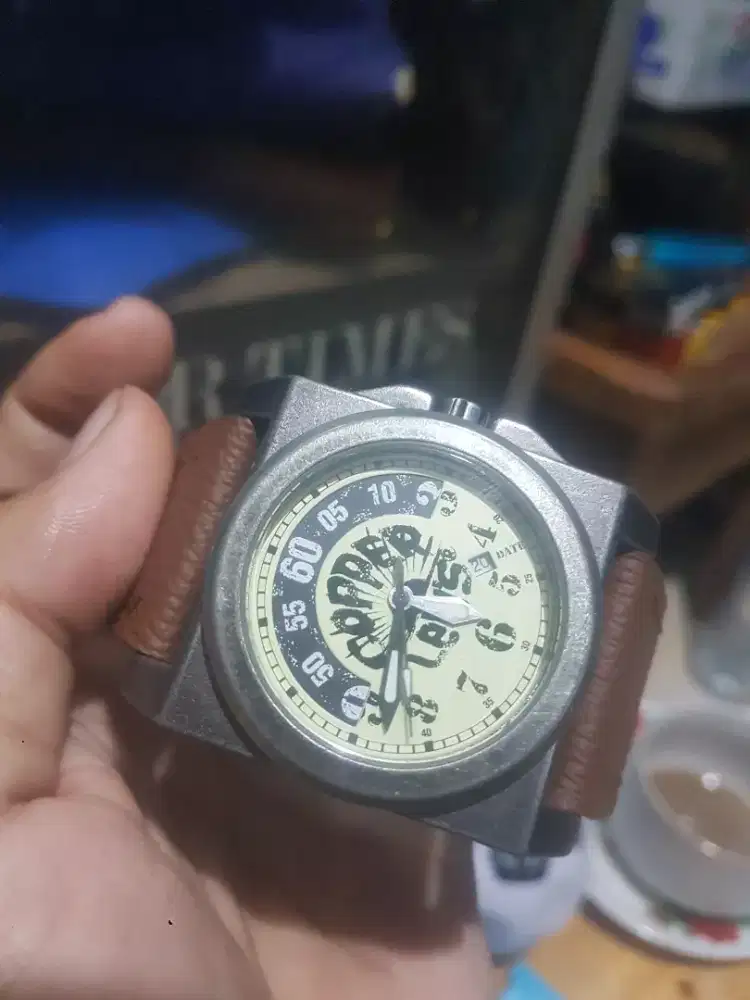 jam tangan levis ori