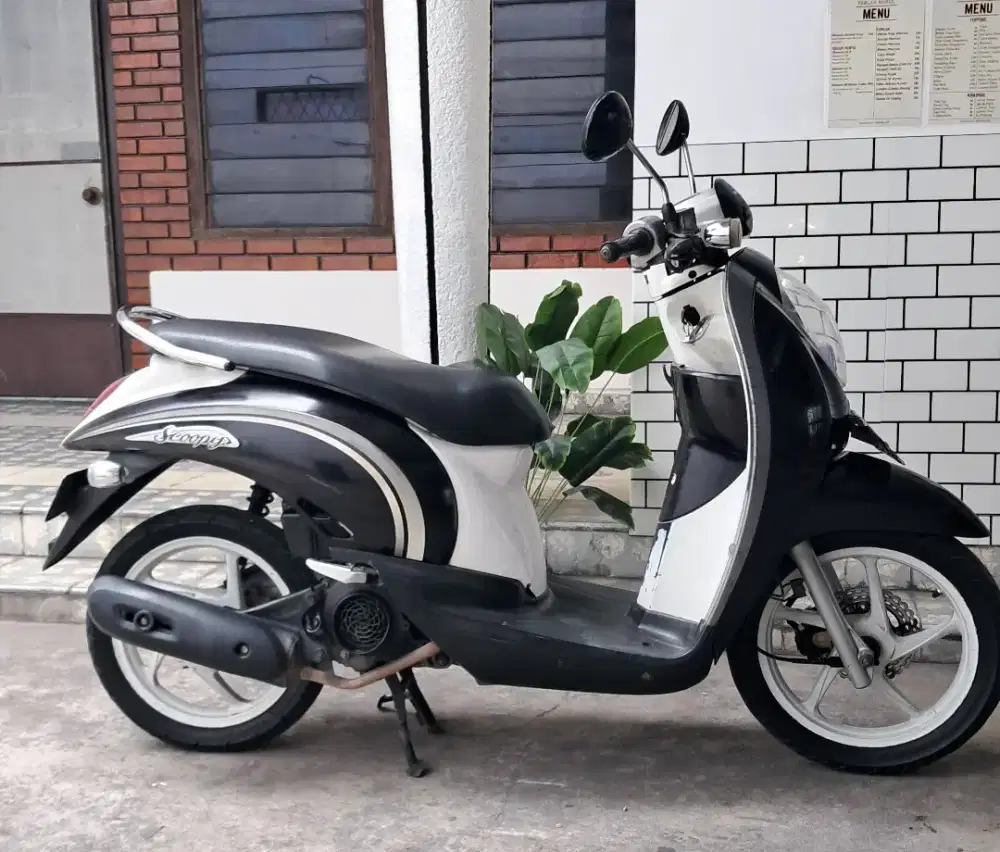Dijual Honda scoopy thn 2011.Surat2 lengkap pajak hidup.